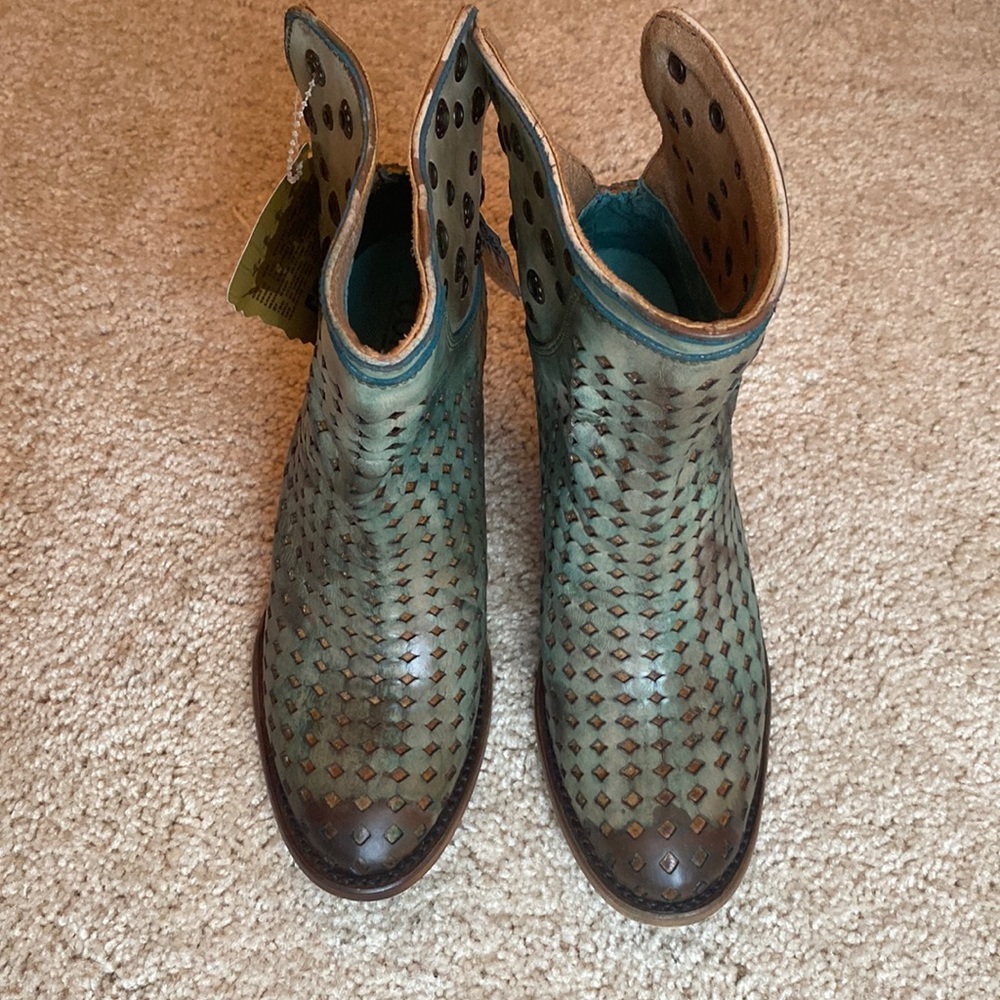 CORRAL Turquoise Round Toe Boots